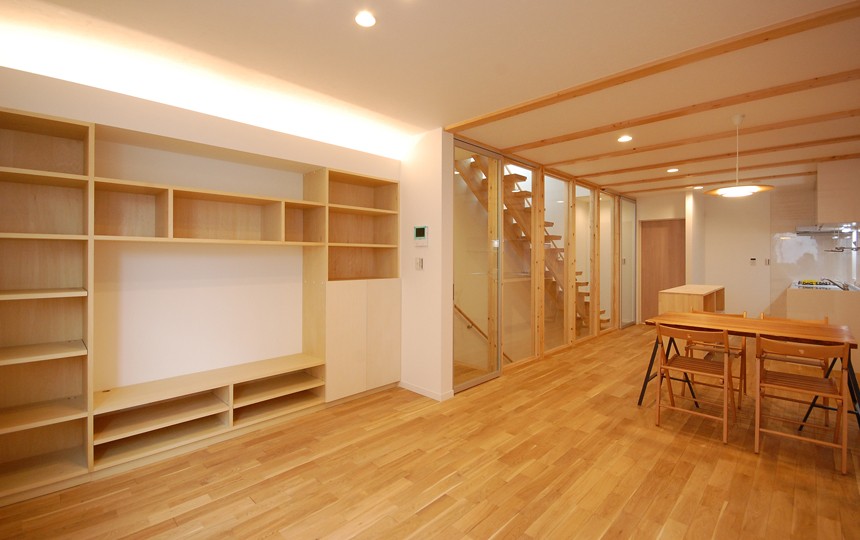 スリット階段から光が差し込む家 大阪で注文住宅を建てるなら福島工務店株式会社